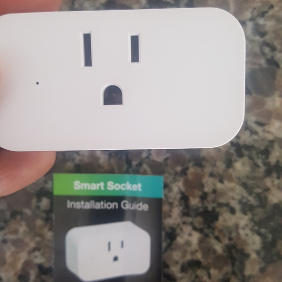 Simply Socket by Simply Conserve wi-fi enabled new in box 125V, rated 15A no hub - Picture 8 of 9